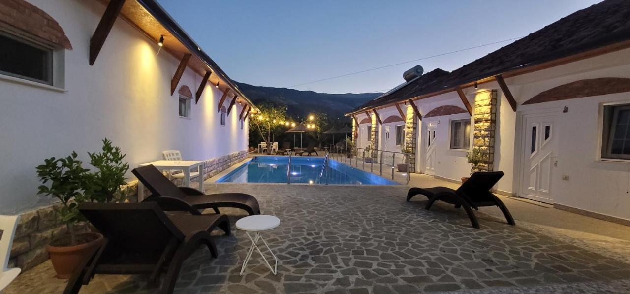 Guesthouse Lord Byron Tepelene Ngoại thất bức ảnh