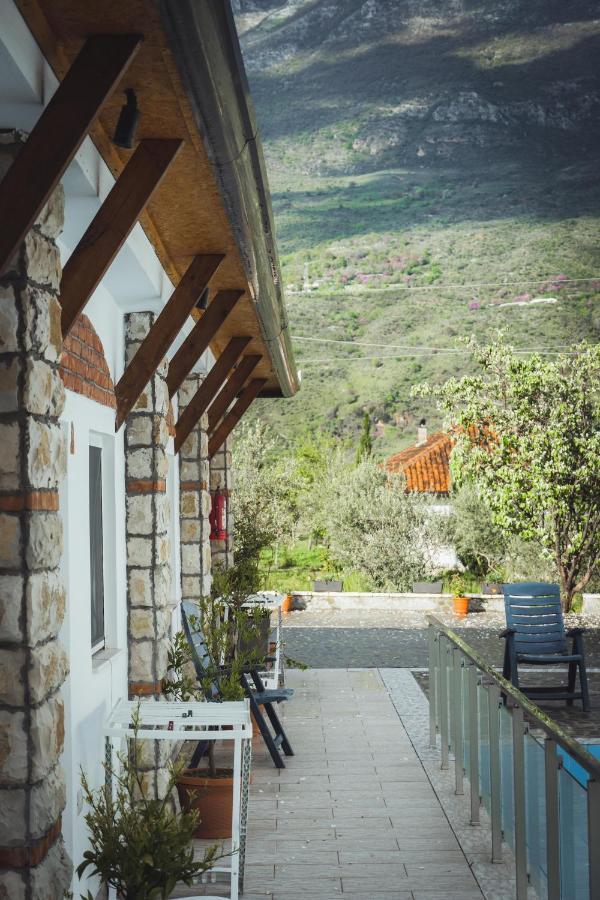 Guesthouse Lord Byron Tepelene Ngoại thất bức ảnh